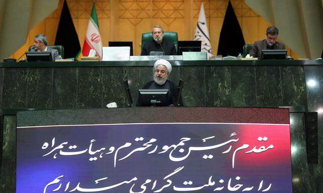Irans Präsident, Hassan Rohani, erhöht den Druck auf die drei europäischen Unterzeichnerstaaten des Atomabkommens.
