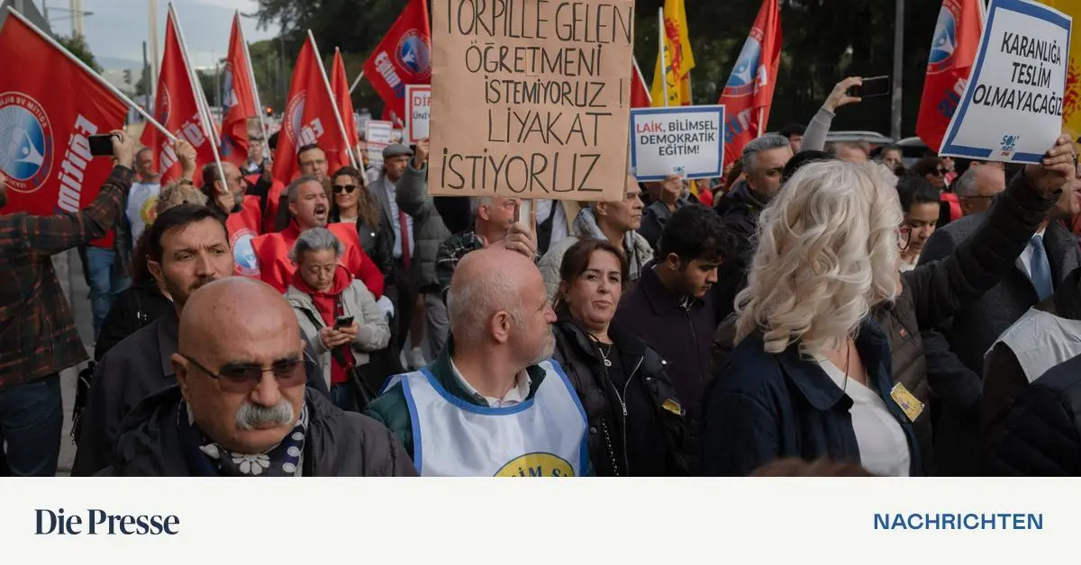 Versetzungen-von-Lehrern-l-sen-Proteste-an-t-rkischen-Schulen-aus