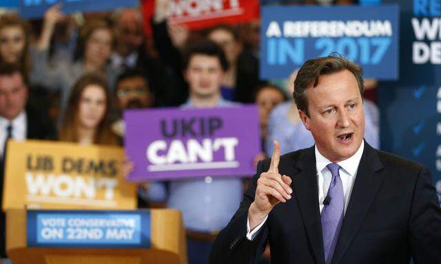 Britain´s Prime Minister David Cameron delivers a speech to placard waving Conservatives during an European election campaign rally at a science park in Bristol