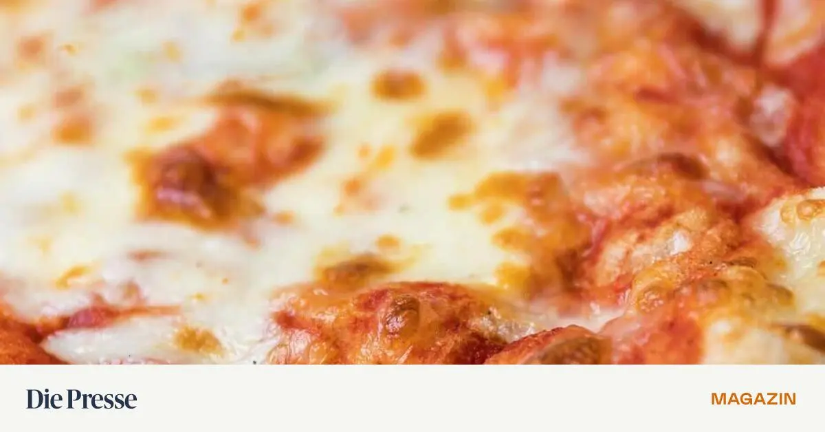 cappuccino-nach-dem-mittagessen-italiens-k-che-soll-unter-den-schutz-der-uno-gestellt-werden-premium