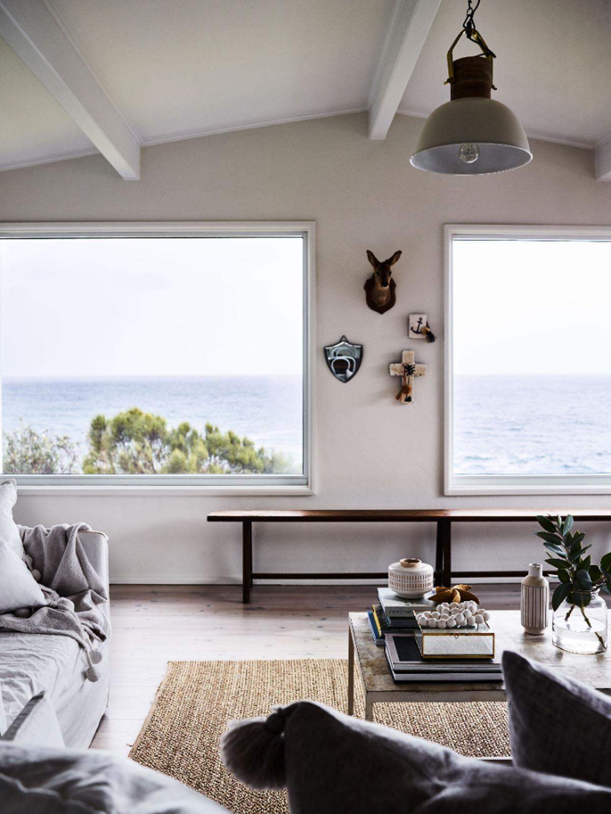 Das Cliff House am Mollymook Beach in Australien kann mit maritimer Inneneinrichtung und einem Blick aufs Meer überzeugen.