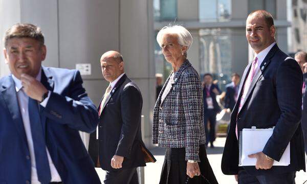 Die französische Chefin des Internationalen Währungsfonds kommt immer wieder ins Spiel, wenn es um die Besetzung europäischer Spitzenposten geht. Beim britischen Wettenanbieter Ladbrokes verzeichnete sie wenige Tage vor der Wahl hinter Weber, Barnier, Timmermans und Vestager die besten Quoten. Auch hier könnte Macron eine zentrale Rolle spielen: Lagarde ist immerhin Französin.