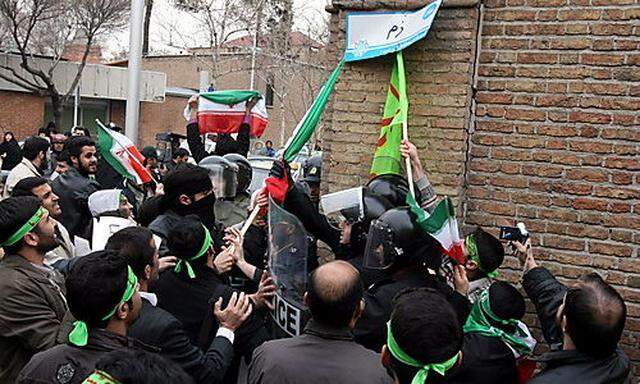 Iraner greifen italienische Botschaft an
