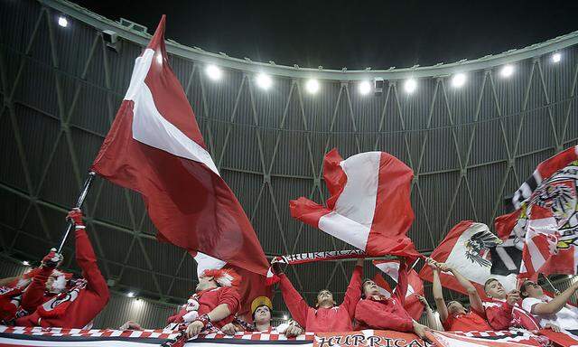 Symbolbild: Österreich-Fans im Ernst Happel-Stadion