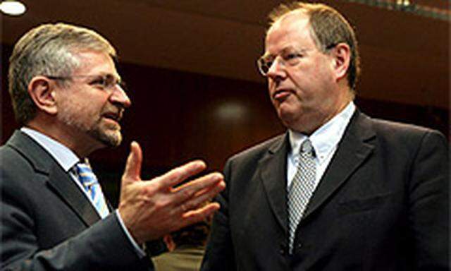 Nachbarschaftspflege. Finanzminister Molterer (links) und sein Pendant Peer Steinbrück (SPD) beim EU-Finanzministerrat im März.
