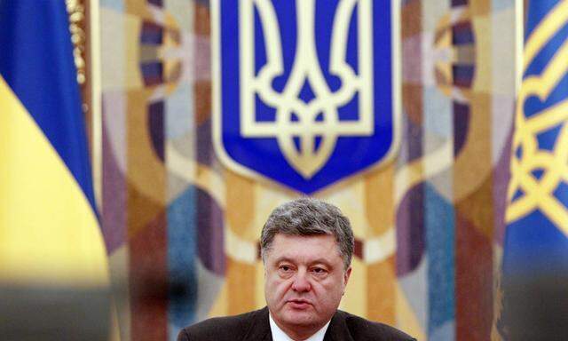 Ukraine´s President Poroshenko chairs the Security Council meeting in Kiev