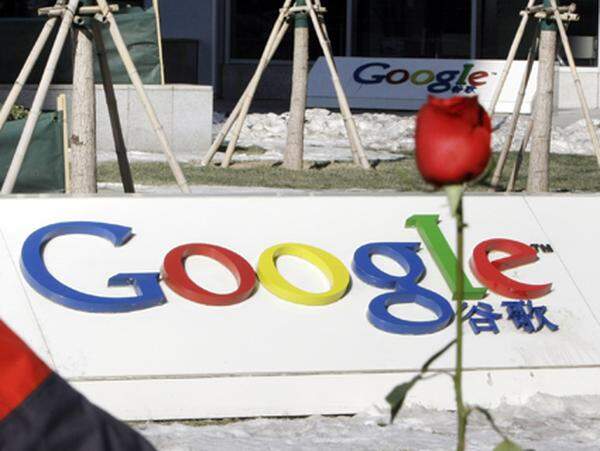 2006: Google startet ein Portal in China. An neuen Diensten werden Google Calendar, das Online-Foto-Album Picasa und die Online-Anwendungen Docs und Spreadsheets gestartet.