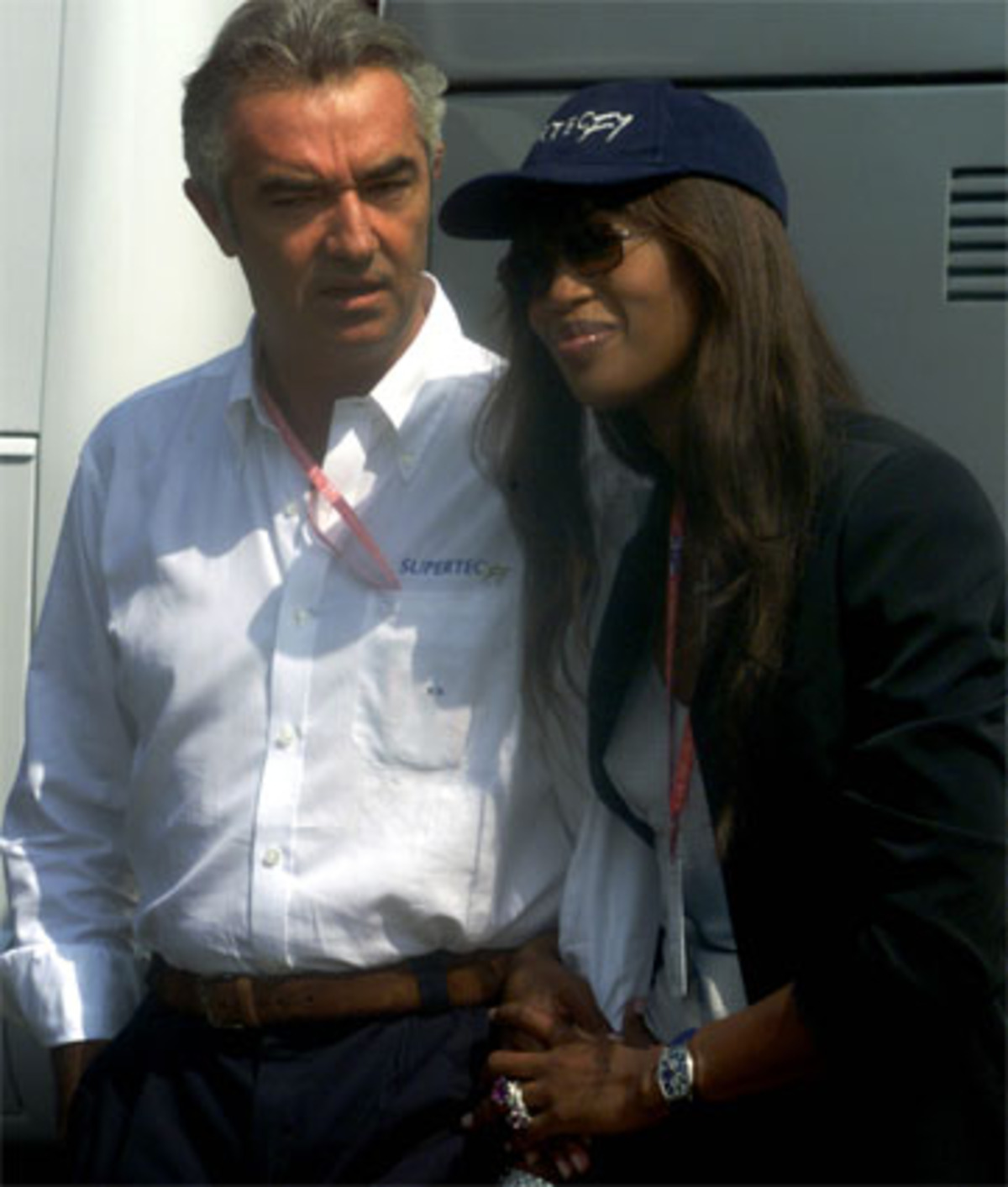 Für ihre Liebesgeschichten ist die Schöne auch bekannt. Längere Beziehungen hatte sie zu dem Formel-Eins-Bonzen Flavio Briatore (siehe Bild) und dem Schauspieler Robert de Niro, ihrer ersten großen Liebe. Liaisonen pflegte sie mit dem Flamencotänzer Joaquín Cortéz, Jay-Z, P. Diddy und Eddie Murphy.