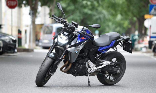 Mehr Hubraum, mehr Leistung, sportlicher als die Vorgängerin F800 R: BMW F900 R, Preis ab 9990 Euro.