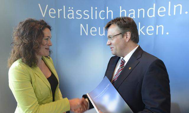 ÖVP-Landeshauptmann Günther Platter mit seiner Stellvertreterin von den Grünen, Ingrid Felipe. 