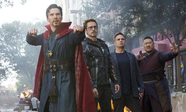 Braucht es einen Helden? In "Avengers: Infinity War" waren sie vereint: Vereint: Doctor Strange (Benedict Cumberbatch), Iron Man/Tony Stark (Robert Downey Jr.), Bruce Banner/Hulk (Mark Ruffalo) und Wong (Benedict Wong).