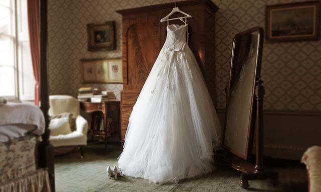 Brautkleid bleibt Brautkleid, aber das Eherecht selbst könnte sich schon bald entscheidend verändern. 