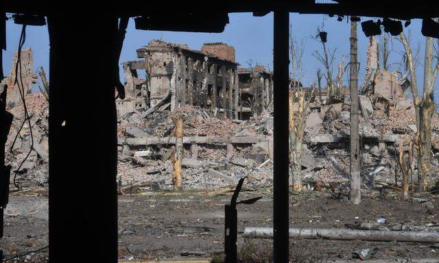 „Da ist nichts mehr. Sie haben alles zerstört. Es gibt keine Gebäude mehr“, sagte Wolodymyr Selenskij am Sonntag über das Schicksal Bachmuts.
