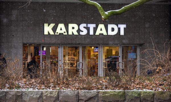 Galeria Karstadt Kaufhof entlässt Führungskräfte.