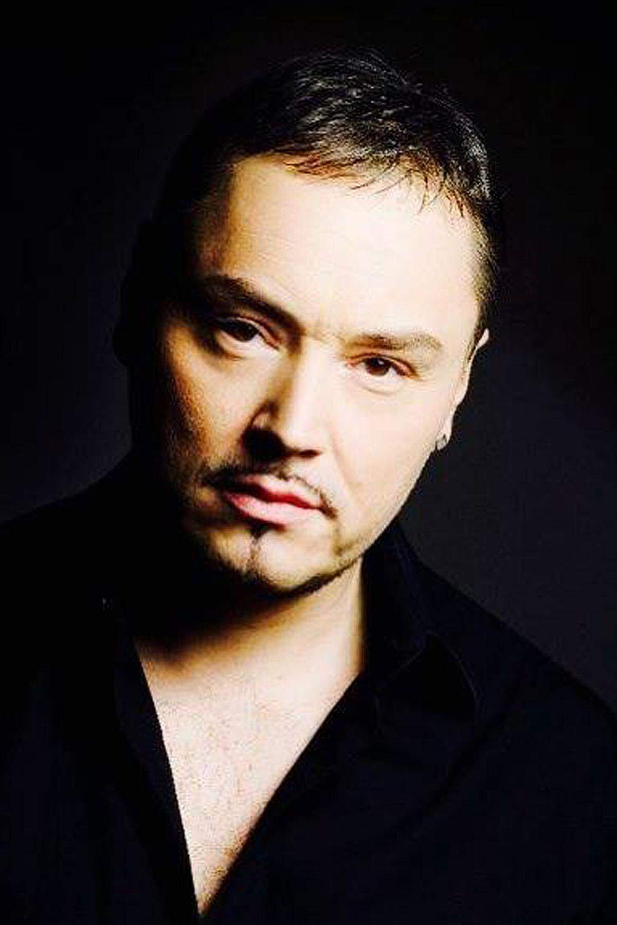 Knez - AdioFür Montenegro geht heuer Sänger Nenad Knežević alias Knez mit der Nummer "Adio" an den Start. Die Republik war 2007 zum ersten Mal beim Song Contest vertreten. Im Vorjahr reichte es erstmals für die Finalteilnahme. 