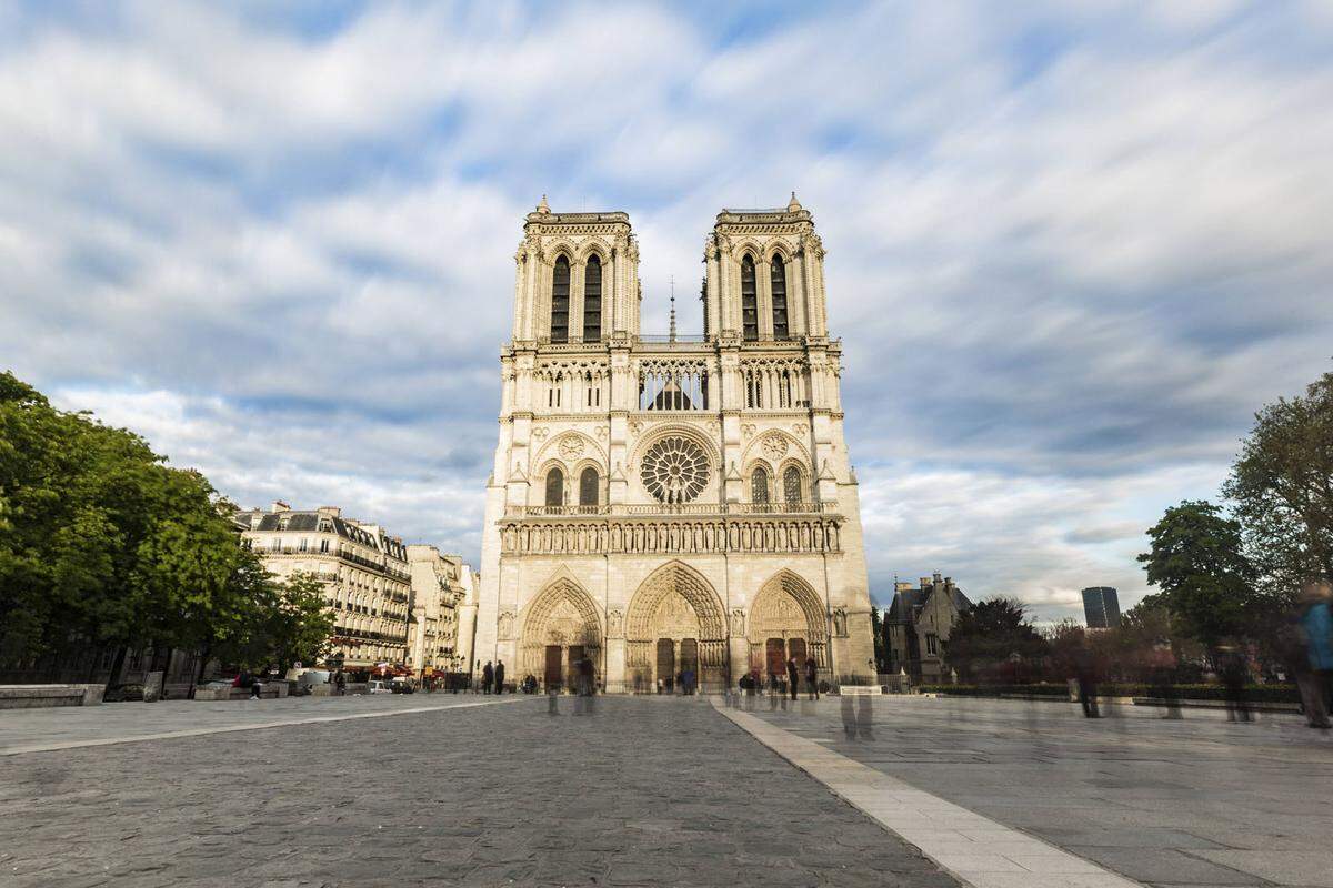 Frankreich findet sich nicht nur in den Top 100 des Öfteren, sondern auch in den Top 10. Die Kirche Notre Dame in Paris liegt bei den heiligen Stätten auf Platz 1.