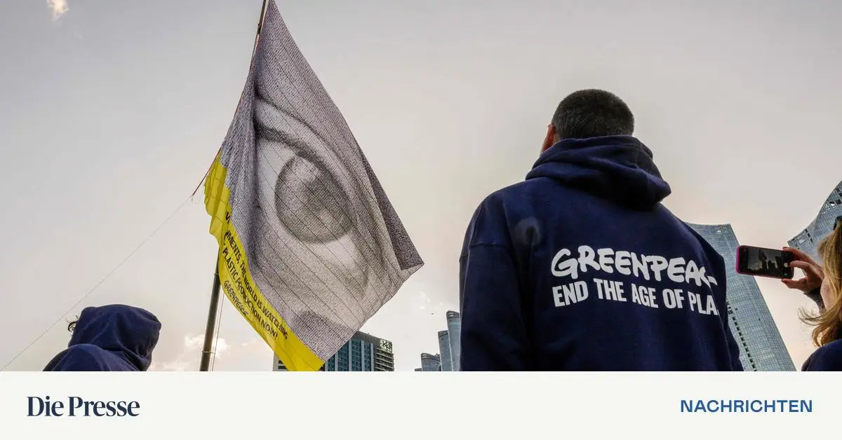 Protest-gegen-Plastikm-ll-Greenpeace-Aktivisten-entern-Tanker-in-S-dkorea