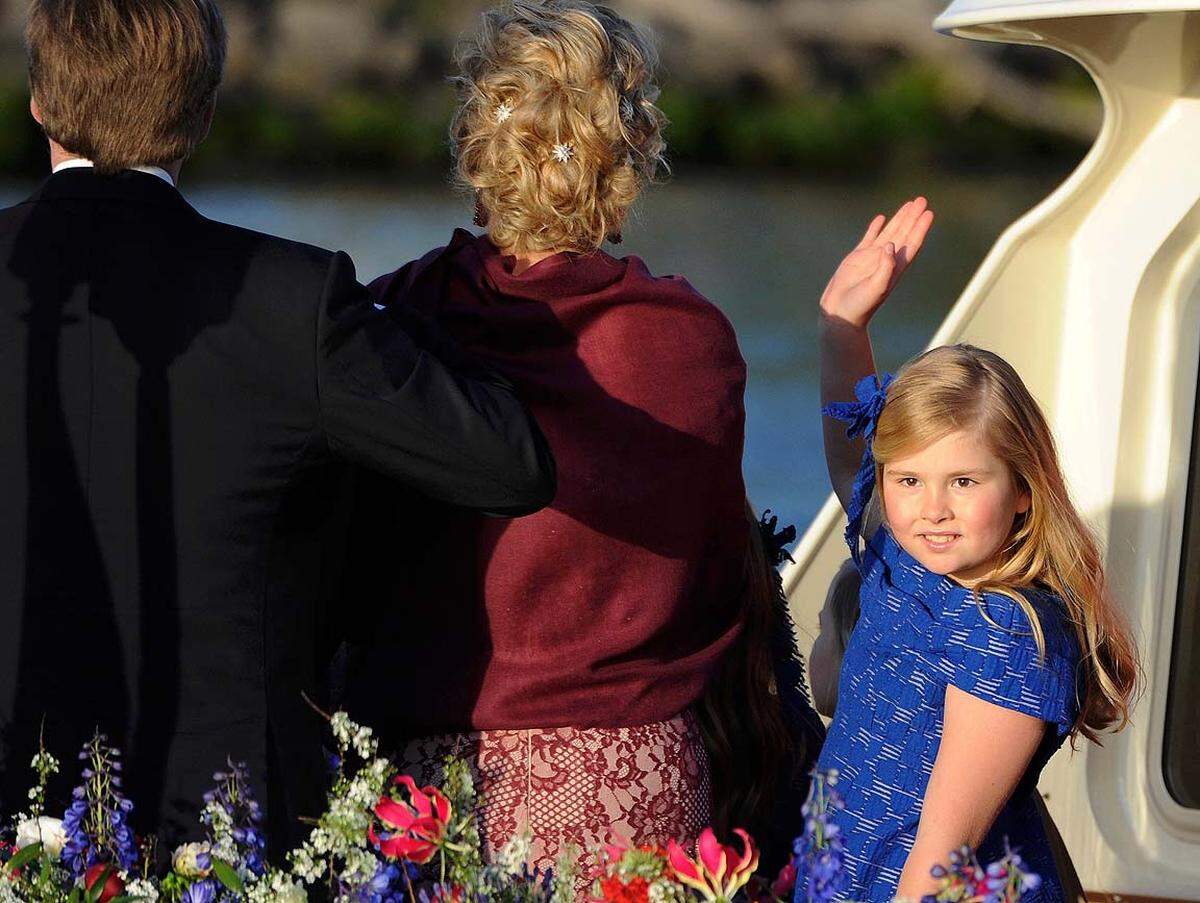 Zur Gewohnheit dürfte das im Königshaus der Oranjes aber nicht werden. Willem-Alexanders älteste Tochter Amalia (9) ist die neue Thronfolgerin.