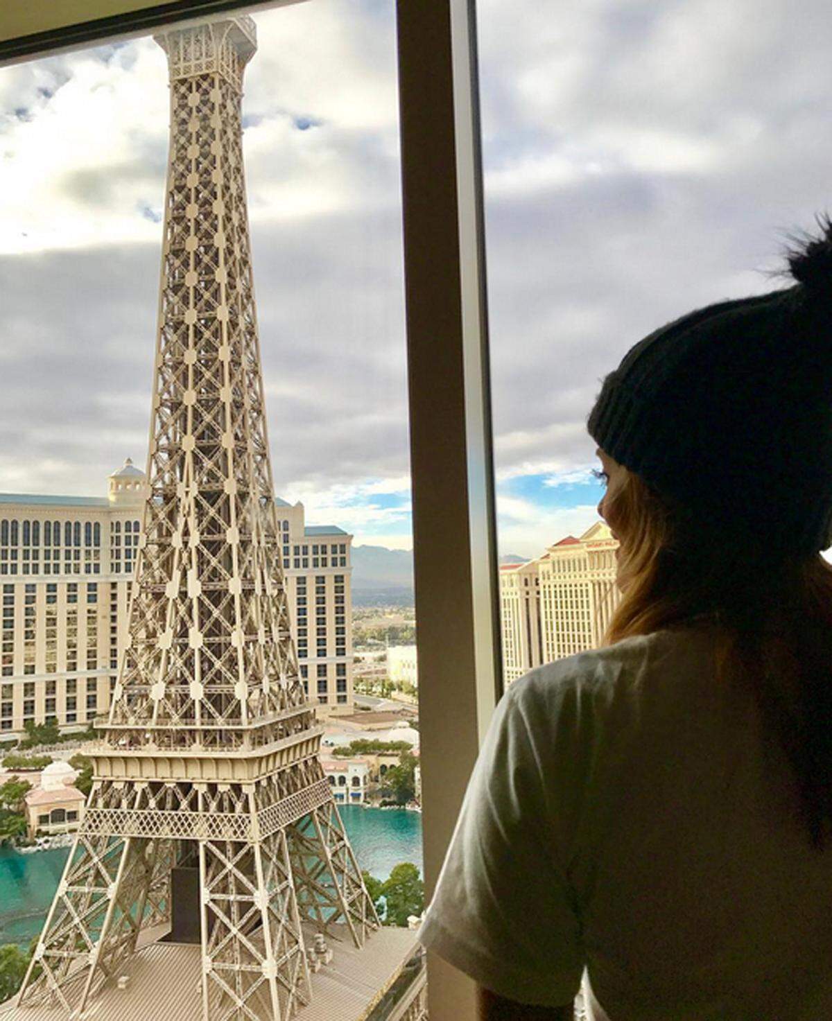 Klein Paris kann man in Las Vegas natürlich auch von seinem Hotelzimmer aus betrachten. Das muss fotografiert werden.