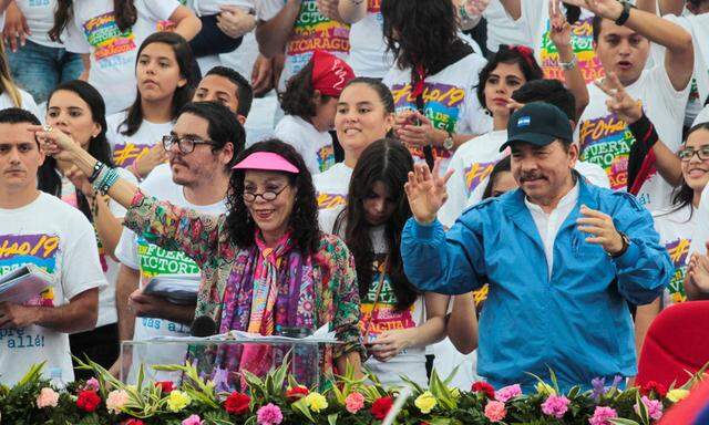 Nicaragua´s President Daniel Ortega and first lady Rosario Murillo greet supporters in Managua