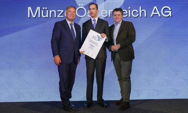 Auszeichnung 2. Platz Großbetriebe National für die Münze Österreich AG (v.l.): WK Wien-Präsident Walter Ruck, Münze-Österreich-CFO Gerhard Chlapek und DONAU-Landesdirektor Thomas Fischill.