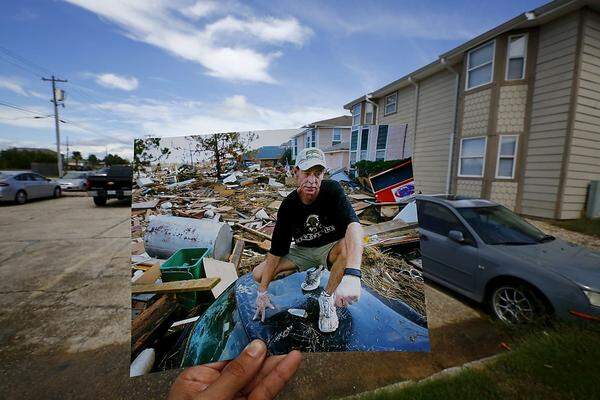 Die Wassermassen schwollen auf bis zu sechs Meter Höhe an, verzweifelte Einwohner retteten sich auf die Dächer - sofern die Häuser noch standen. Die gewaltigen Fluten zerstörten Schulen, Krankenhäuser und Straßen. Die Einwohner der Stadt standen vor den Trümmern ihrer Existenz. 125 Milliarden Dollar Schaden soll Hurrikan Katrina verursacht haben.