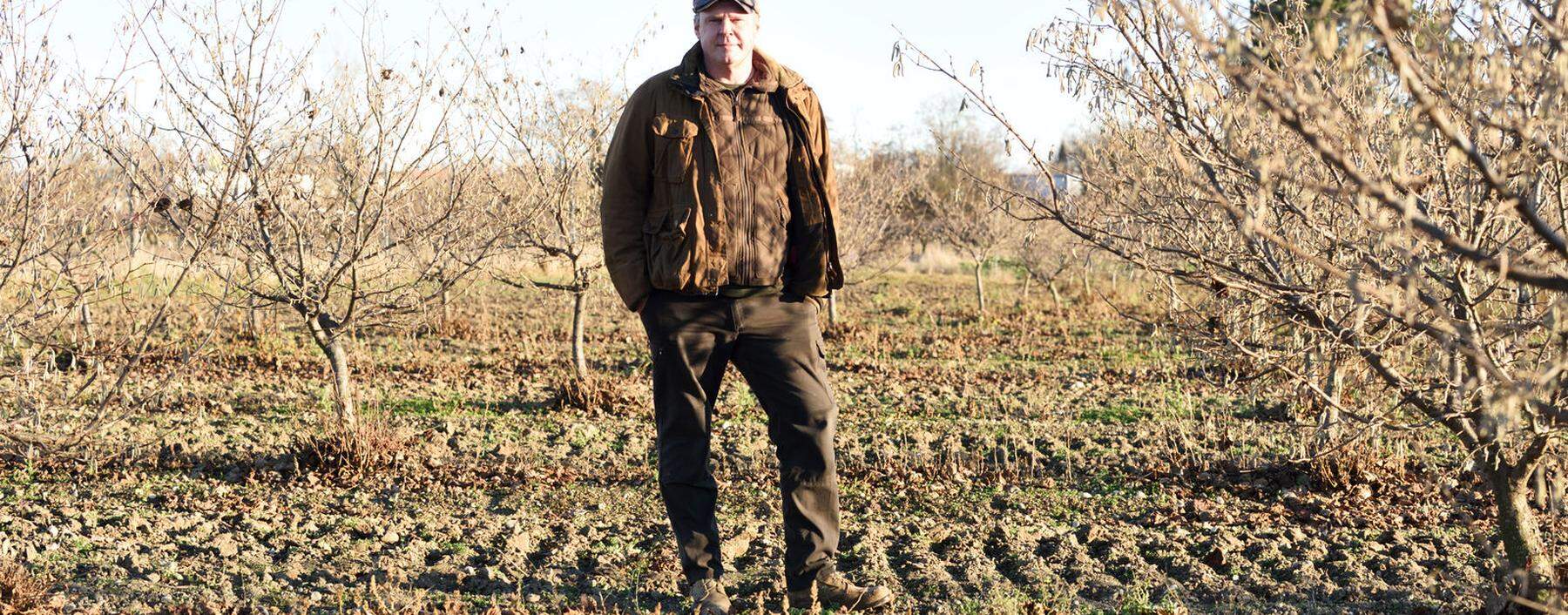 Christoph Böckl hat sich neben seiner Biolandwirtschaft auf die Haselnuss spezialisiert und kultiviert sie auf neun Hektar. Verkauft werden die Nüsse frisch.