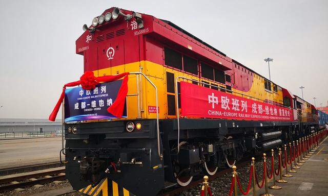 Start des ersten direkten Güterzugs der Rail Cargo Group von China nach Wien im April 2018.