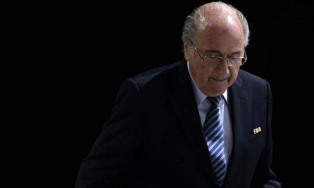 -Sepp Blatter muss vorerst für drei Monate die Fifa-Bühne verlassen.