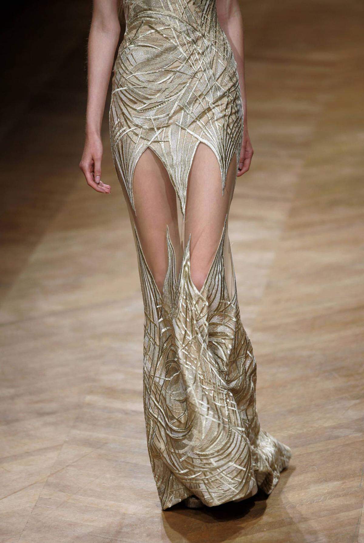 Der Plus Size Trend hat in der elitären Welt der Haute Couture nichts verloren. Look von Tony Ward.