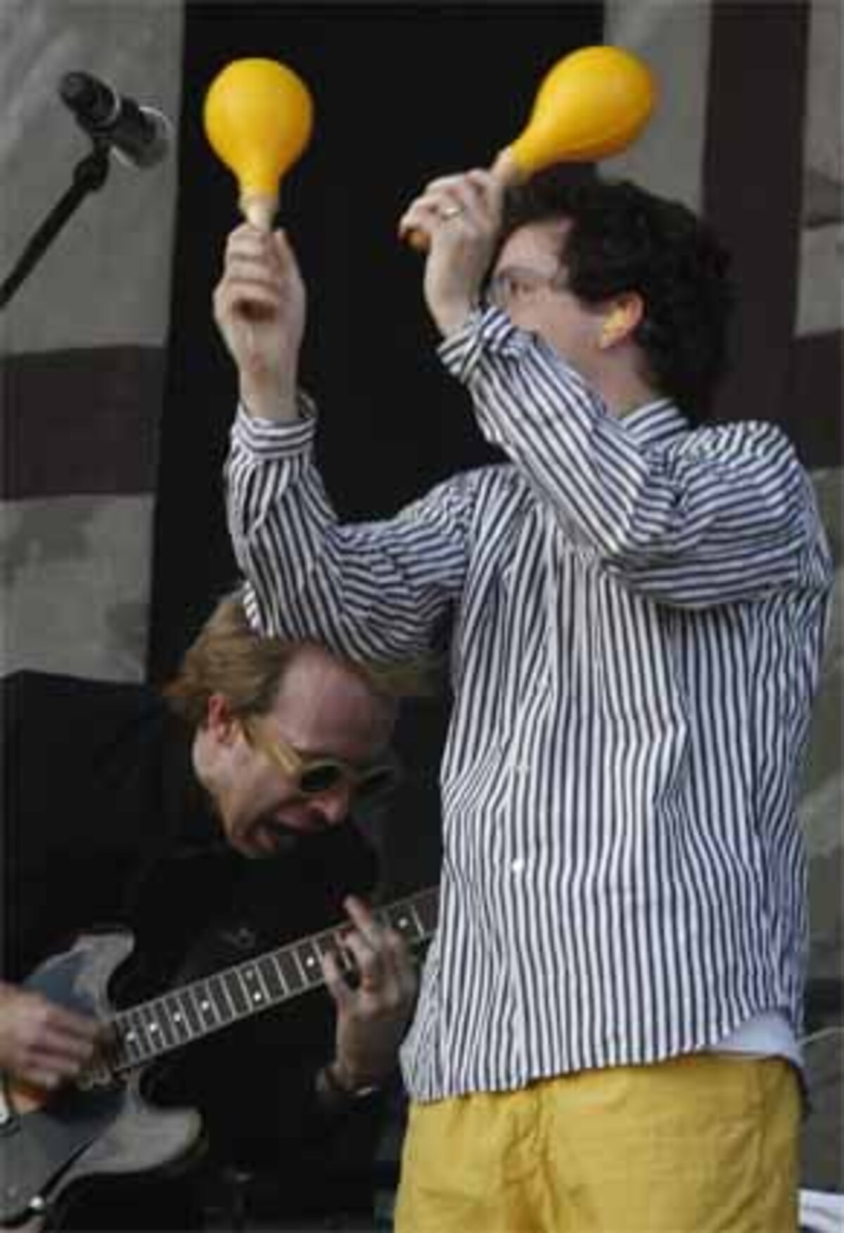 Nach ein paar Songs und mit zunehmendem Ablegen der formellen Bühnengewänder fingen die Briten an zu leuchten und brachten selbst Träger von Danzig-T-Shirts zum Tanzen.