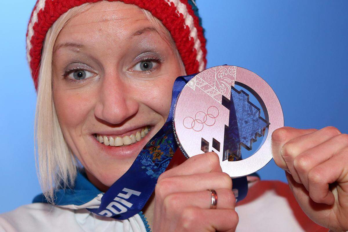 Am historischen ersten Podest im olympischen Damenskispringen stand auch eine Österreicherin. Daniela Iraschko-Stolz sprang zu Silber.