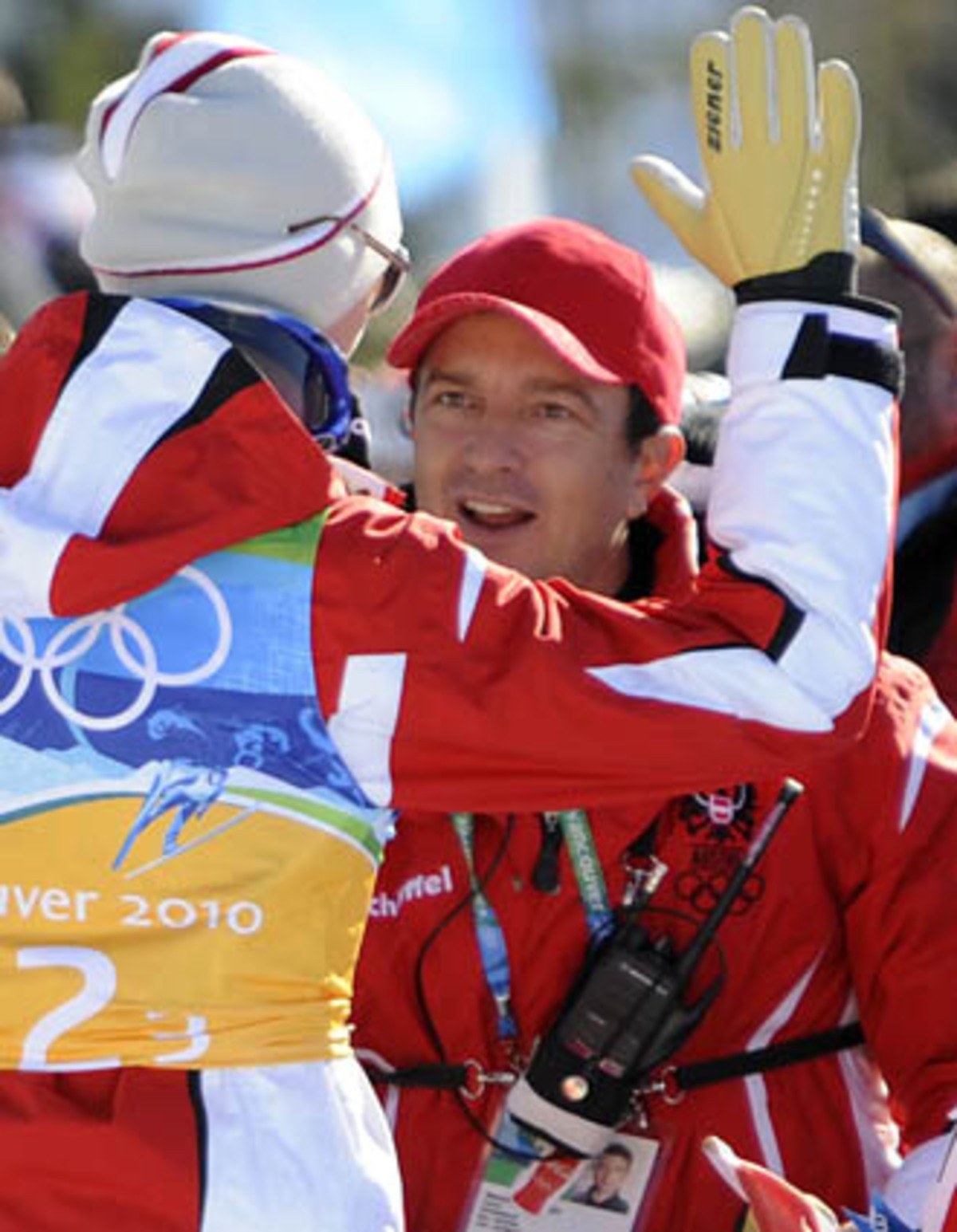 "Es war sehr relaxt, es war so viel Sicherheit und Klarheit da bei der Mannschaft. Die letzte Woche war schwierig, heute haben wir alles auf eine solide Basis gestellt, alle waren mit Freude dabei. Gratulation an alle. Es ist eine Riesengenugtuung nach der harten Zeit. Wir haben gezeigt, dass wir auch in schwierigen Zeiten noch besser agieren können. Wolfgang Loitzl, der sich hart getan hat in der vergangenen Woche, hat mit seinem Startsprung für die letzte Sicherheit gesorgt, dann sind alle entfesselt gesprungen. Ich habe nicht zittern müssen, sondern den Bewerb genießen können. Ich freue mich auf die Zukunft und auf das heutige Feiern."