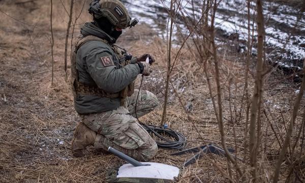 Einsatz von Starlink an der Front in der Ukraine.