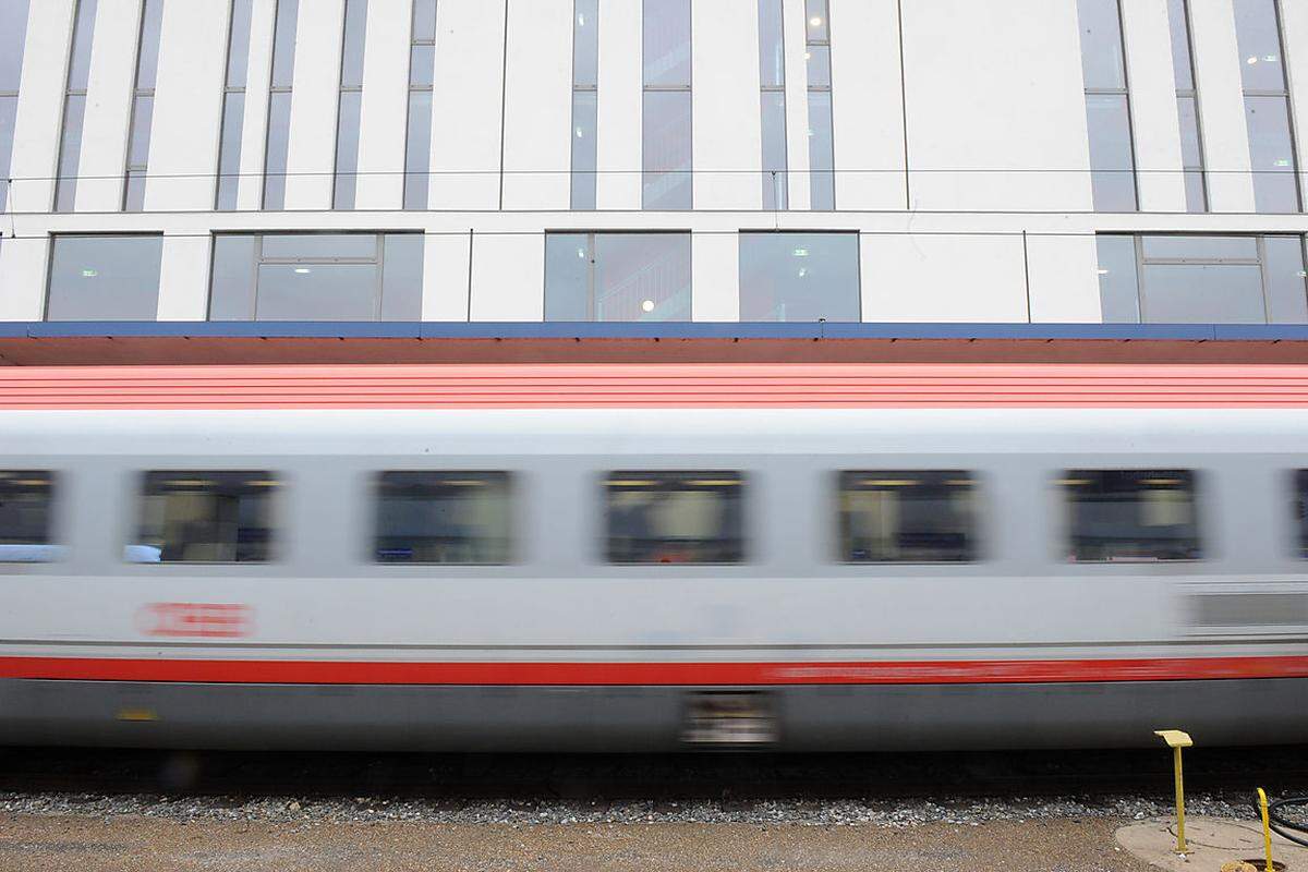 Die österreichischen Staatsbahnen werden auch heuer auf 1,9 Milliarden Euro geschätzt. Die ÖBB haben im Vergleich zum Vorjahr ihre Position verteidigt.