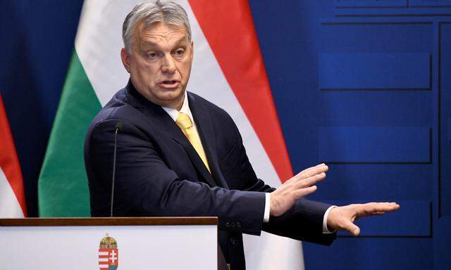 Viktor Orbán kritisiert die EVP und erwägt die Gründung einer neuen EU-Fraktion.