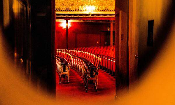 „Für Max Reinhardt war ein schönes Leben eines mit Kommoditäten aus der Vergangenheit“: Blick in den Zuschauerraum des Theaters.