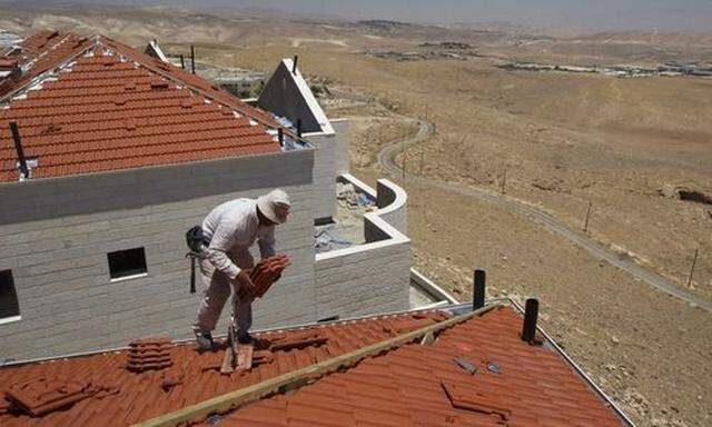 Ein Arbeiter beim Bau an einer jüdischen Siedlung im Westjordanland