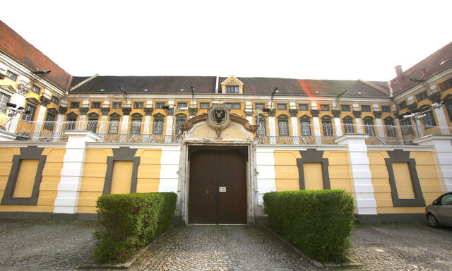 Einst ein Kloster, ist die Justizanstalt Garsten heute eines von drei Gefängnissen in Österreich, das auch „schwere Fälle“ unterbringt.