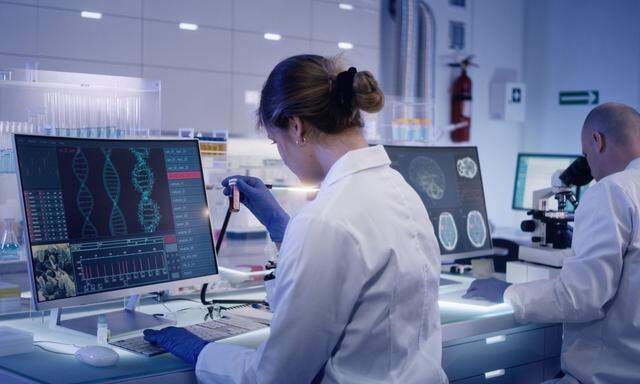 Bei der mittlerweile gängigen DNA-Sequenzierung kommen biotechnologische Methoden zum Einsatz.
