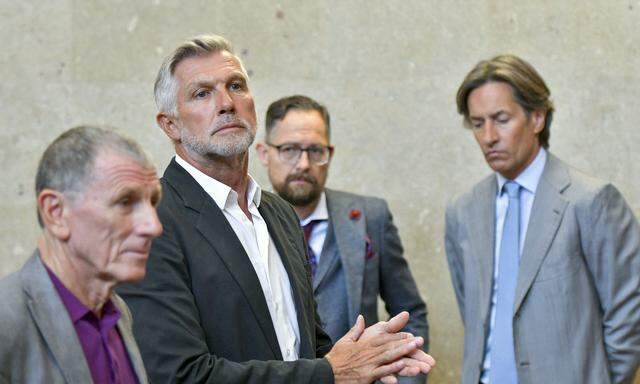 Peter Hochegger, Walter Meischberger, Anwalt Norbert Wess und Karl-Heinz Grasser im Wiener Straflandesgericht 