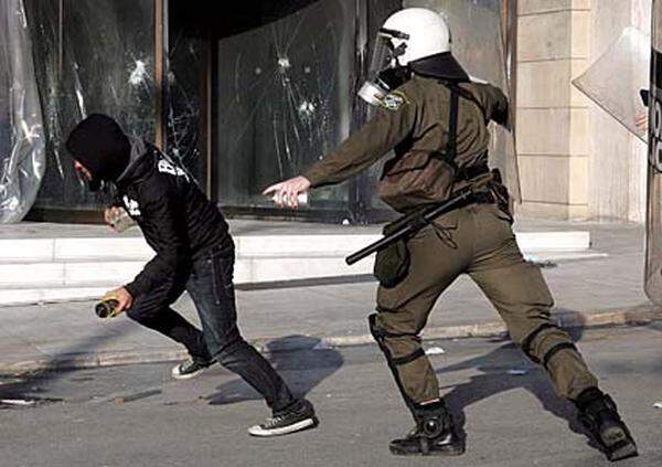 Bis zum 14. Jänner 2009 wurden 284 Personen von der Polizei festgenommen, davon allein in Athen 111.
