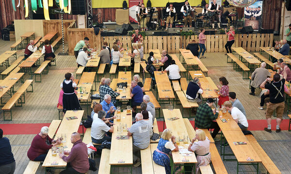 Zeltfeste (im Bild Wiener Wiesn 2018) fallen nicht unter die neuen Beschränkungen.