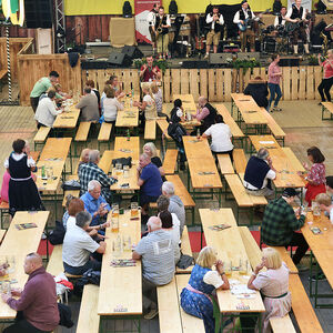 Zeltfeste (im Bild Wiener Wiesn 2018) fallen nicht unter die neuen Beschränkungen.