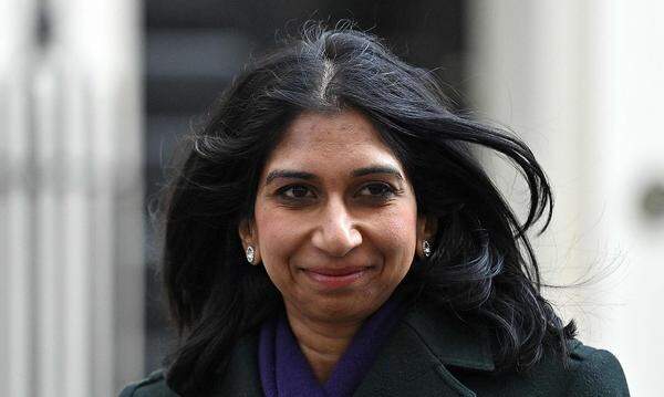 Suella Braverman (42), ist Generalstaatsanwältin und Brexit-Hardlinerin. Sie war zuvor im Brexit-Ministerium tätig.