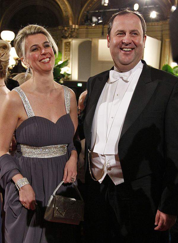 Finanzminister Josef Pröll mit seiner Frau Gabi.