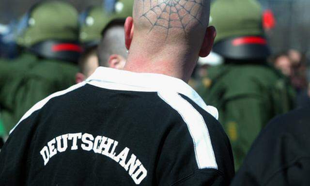 NeonaziTerror Koepferollen beim Verfassungsschutz