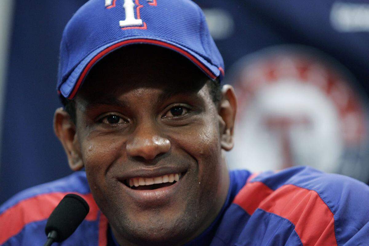 Ein Mann kam in den vergangenen Jahren auch mit dem Thema in die Schlagzeilen. Sammy Sosa, ein früherer Baseballspieler der Texas Rangers, hat ebenfalls eine harte Verwandlung hinter sich.