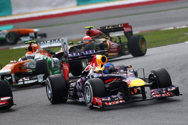 "El Periodico" (Spanien): "Eine Überdosis von Red Bull: Die Sieger Vettel und Webber geben auf dem Podium ein bedauernswertes Bild ab. Welch lange Gesichter! Sogar der Dritte Lewis Hamilton schaute verbittert drein."
