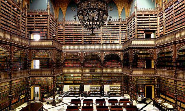 Eine Bibliothek als Geschenk Portugals an Brasilien: Real Gabinete Português de Leitura in Rio de Janeiro (1887).
